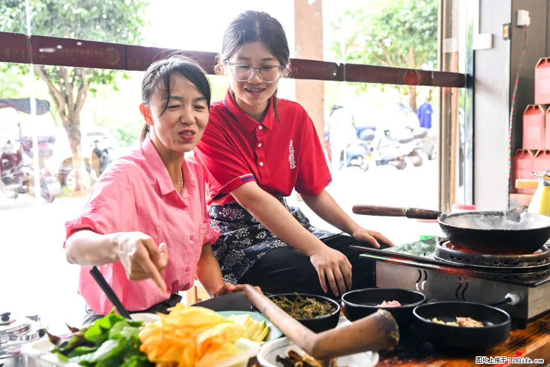 全网追的“扁担女孩”,找了一份暑假工,时薪12元 - 汕头生活资讯 - 汕头28生活网 st.28life.com